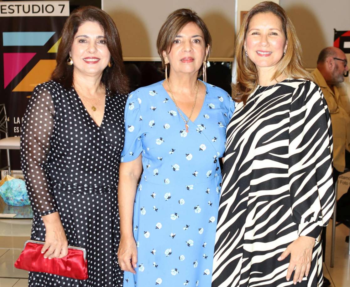 Giovanna Lara con Ana Paz y Cali Fernández 