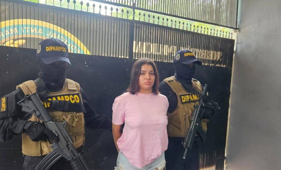 A ella se le supone responsable del delito de tráfico de drogas en perjuicio de la salud pública del Estado de Honduras.