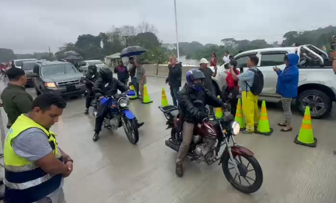 Inauguran el puente que conduce a Jucutuma