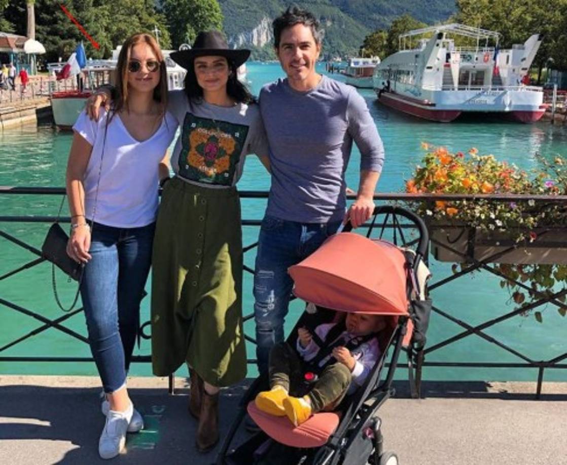 'Cuando ella (Lorenza) llega a mí se me revoluciona todo y al año, año y medio de vida de ella, decido levantar la mano, pedir ayuda y decir: ya no puedo seguir así. No quiero ser este ser humano que no sea capaz de quererse, de amarse [...]', añadió el actor.