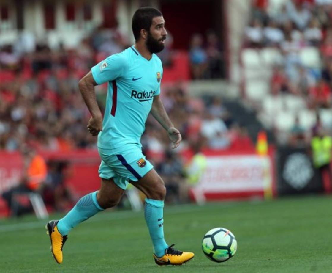 Arda Turan encuentra su futuro en el Galatasaray. El centrocampista del Barcelona no entra en los planes de Ernesto Valverde y todo parece indicar que jugará en el equipo de su país la próxima temporada, aunque en calidad de cedido