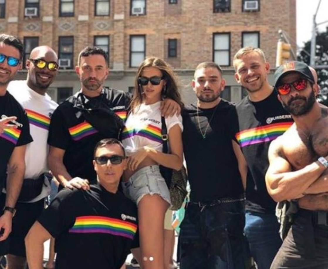 La modelo no se ha limitado ha participar en distintos eventos, el pasado mes de junio presumió fotos en sus redes junto a varios amigos en el Desfile del Orgullo LGBTQ.
