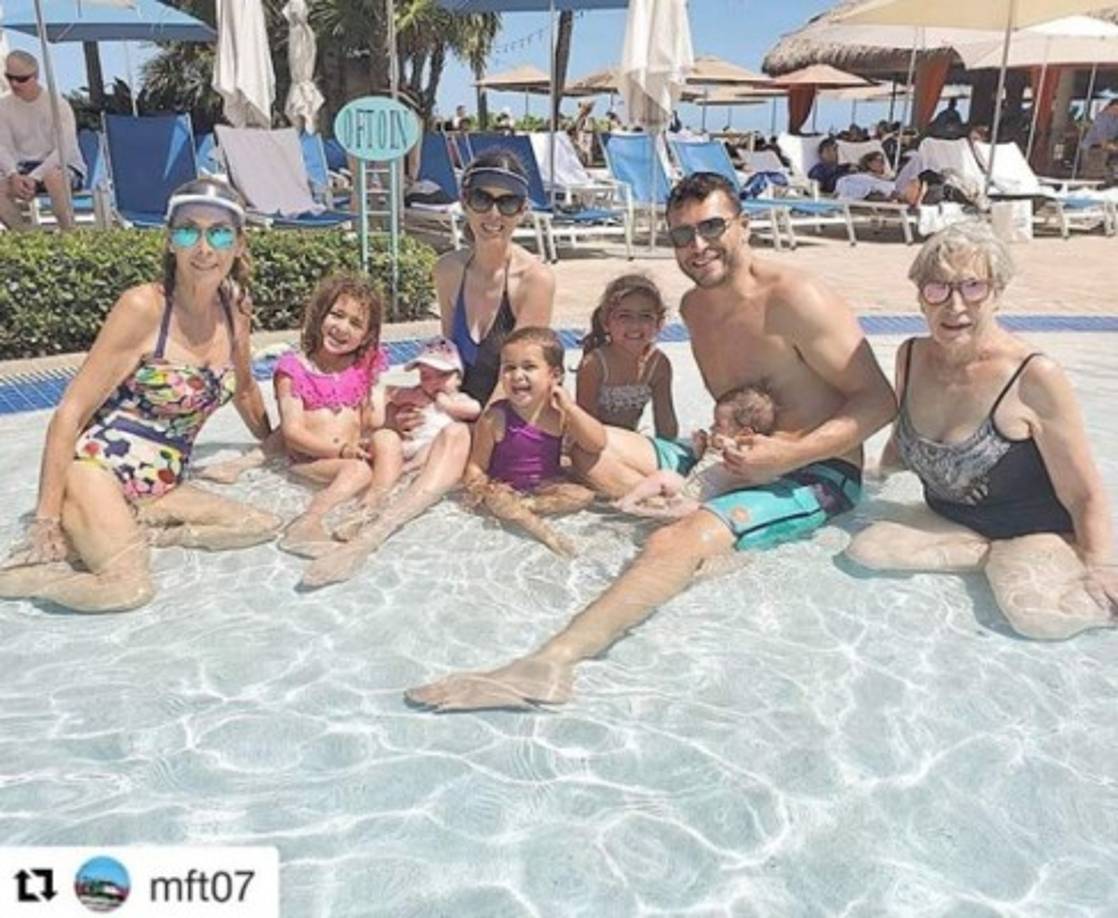 Con el antecedente de su primer embarazo de mellizos lo que más le importaba a Jacky y su esposo es que las niñas nacieran sanas y así fue. Las pequeñas gozan de mucha salud y todos disfrutan de ellas.