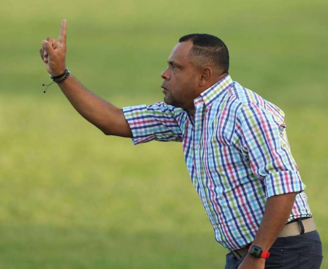 Raúl Cáceres finalizó su temporada al frente del Vida y su continuidad no está nada clara, luego de la polémica situación que hay en el club y su mala relación con Jairo Martínez.