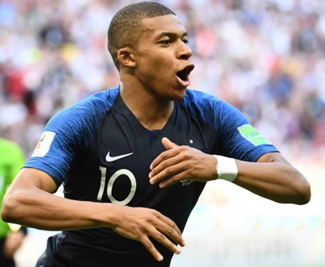Kylian Mbappé: La gran figura en los octavos de final al anotar un doblete en la victoria de 4-3 de Francia ante Argentina.