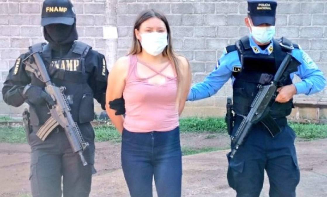 La joven, según la Fuerza Antipandillas, era encargada de la logística, recolectar información sobre los negocios que luego serían las víctimas de los mensajes extorsivos.