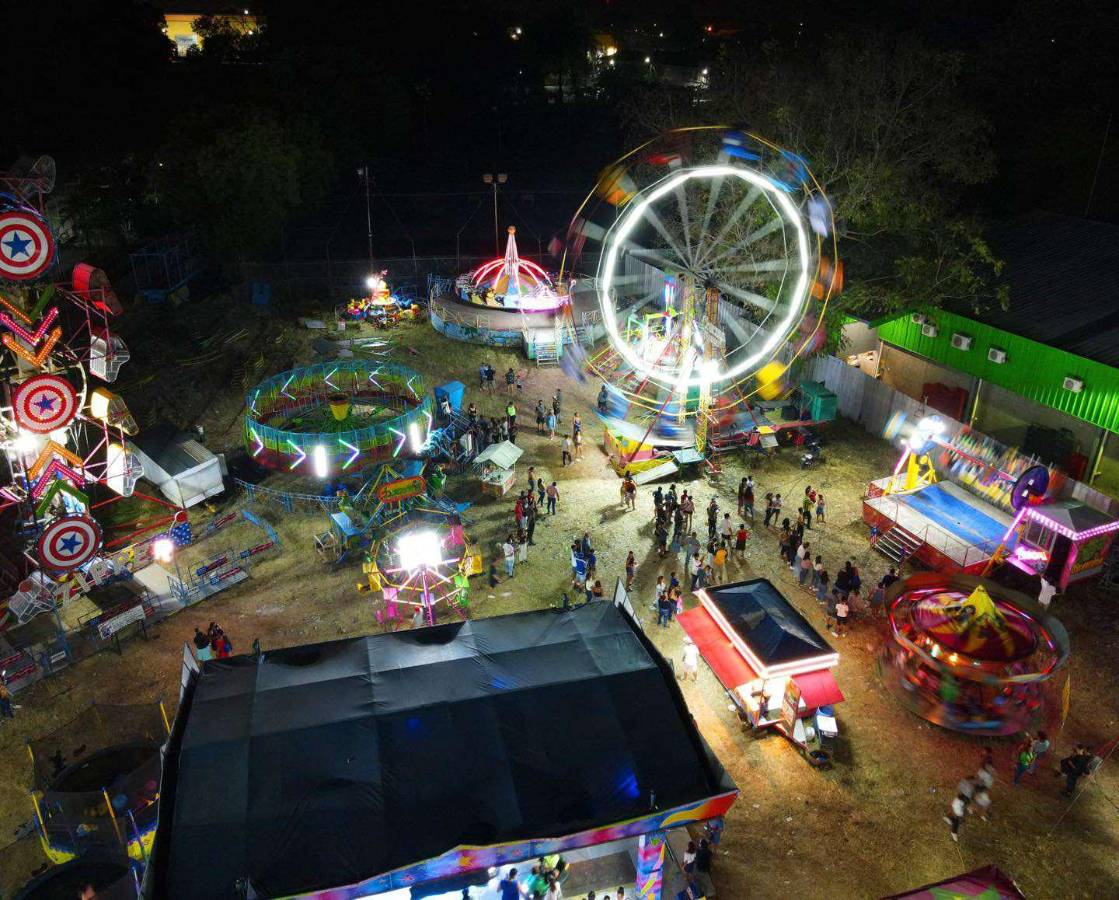 Fantasía y cultura del Medio Oriente en el desfile de carrozas