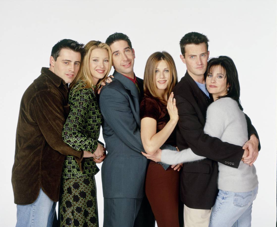 AMIGOS – En la foto: (izq.) Matt LeBlanc como Joey Tribbiani, Lisa Kudrow como Phoebe Buffay, David Schwimmer como Ross Geller, Jennifer Aniston como Rachel Green, Matthew Perry como Chandler Bing, Courteney Cox Arquette como Monica Geller (Foto de NBCU Photo Bank /NBCUniversal vía Getty Images vía Getty Images)