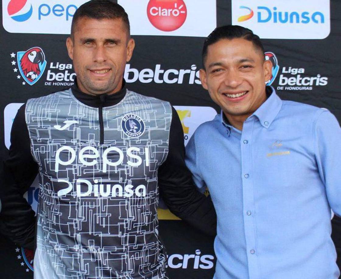 Júnior Izaguirre: Ninrod Medina llevará al exjugador motagüense a su cuerpo técnico. Ahora mismo Júnior dirige a las reservas, equipo al que metió a las semifinales del campeonato después de llegar y tomarlo en la octava posición. Nueva alta para los azules.