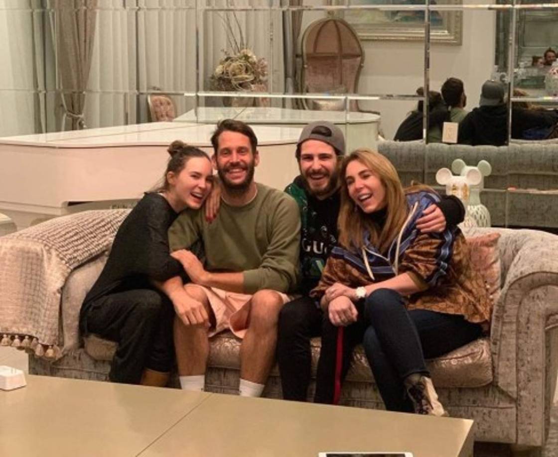 El portal afirma que el hermano de Belinda se encuentra en una situación financiera complicada ya que su papá le canceló las tarjetas de crédito.