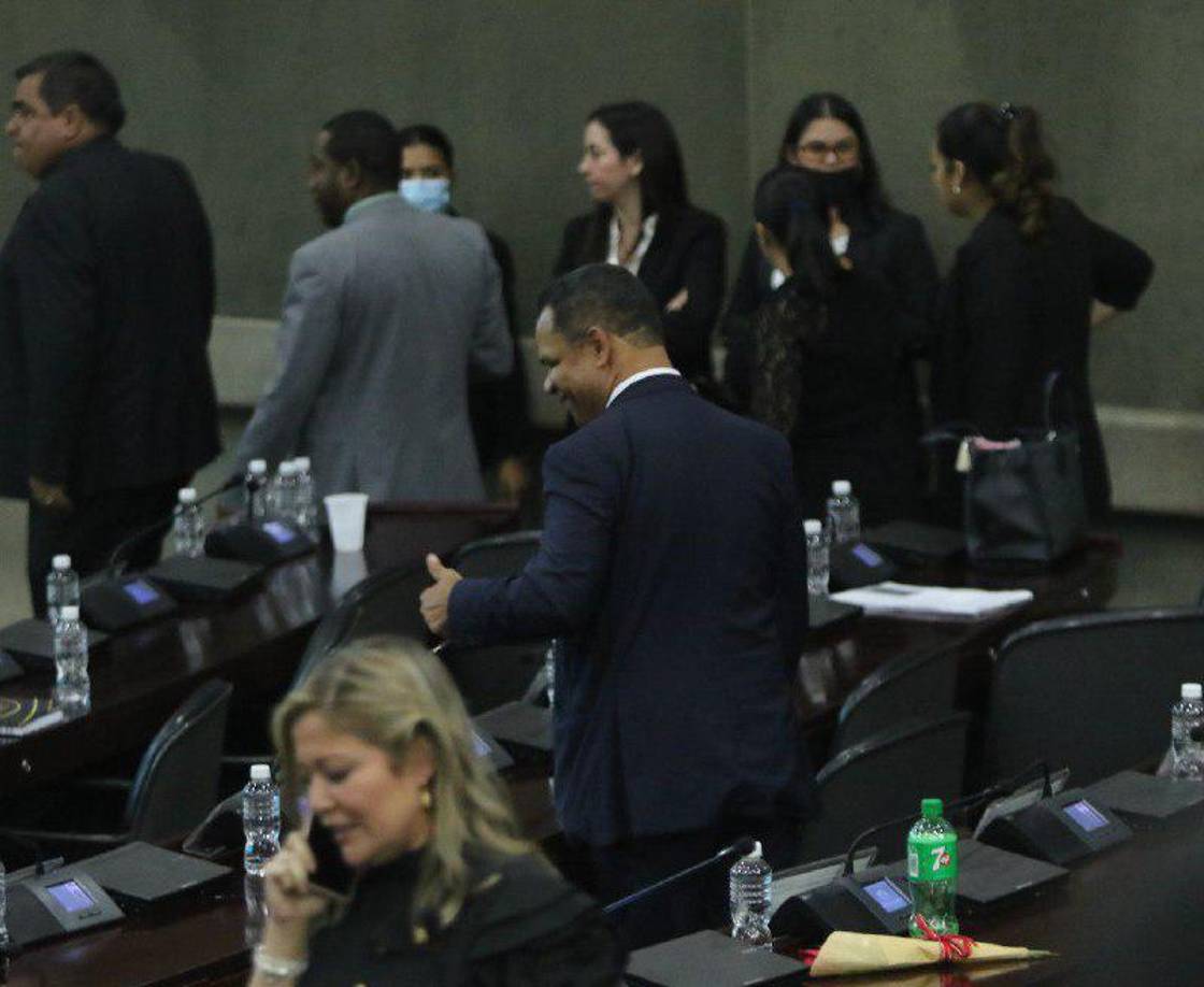 Jorge Zelaya, del Partido Nacional, ha subrayado que “Libre no debe tener la mayoría más uno”. 