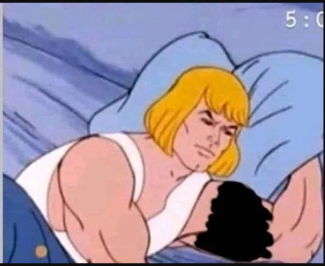 El fin de semana, Lupillo subió un video mostrando cómo el tatuador Tanke Rules, quien trabaja en Jalisco, le rayó literalmente el bícep para desaparecer la imagen de la intérprete que llevaba en su cuerpo.