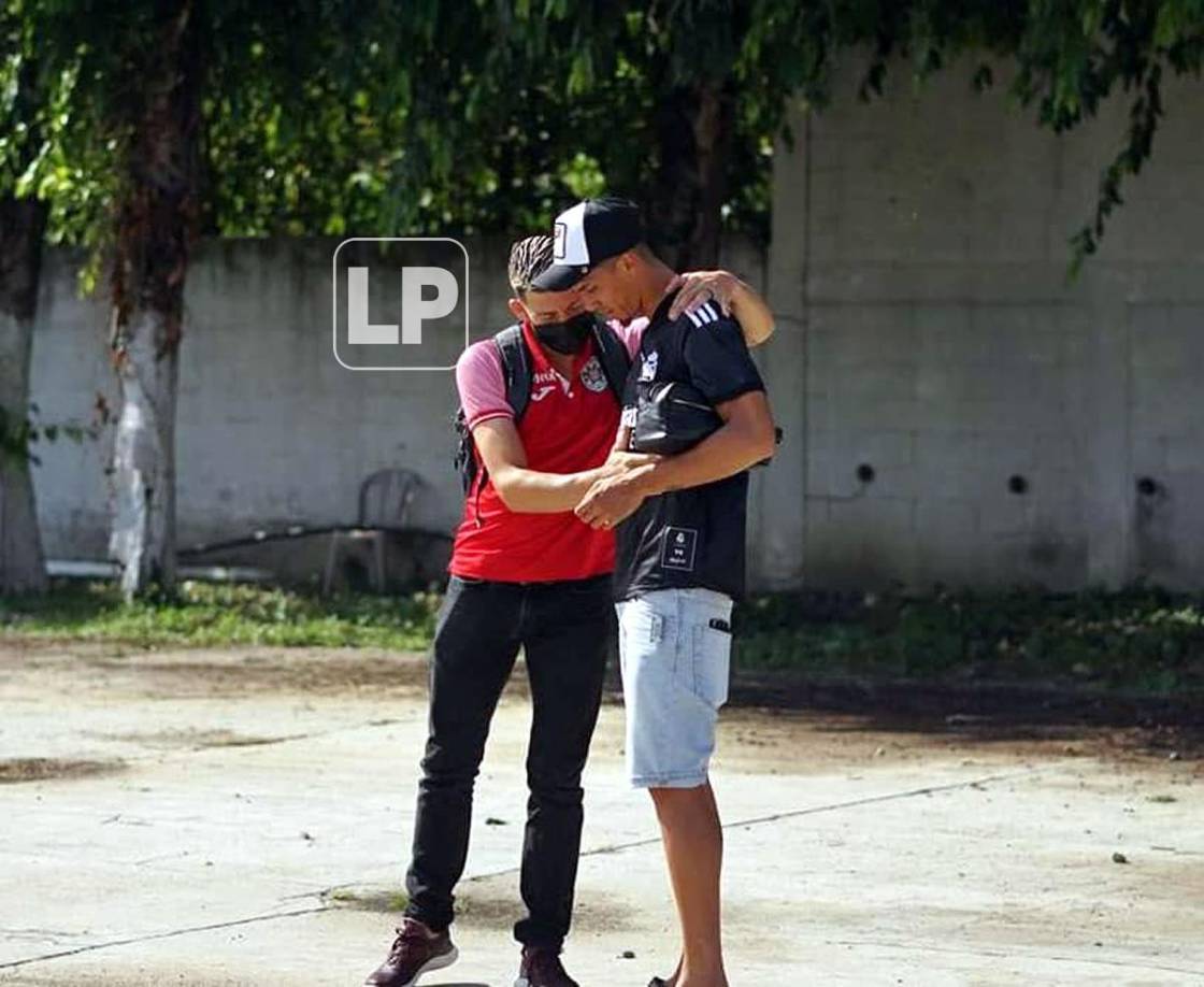 Allans Vargas fue el primero en recibir a Francisco Martínez en la sede del Marathón.