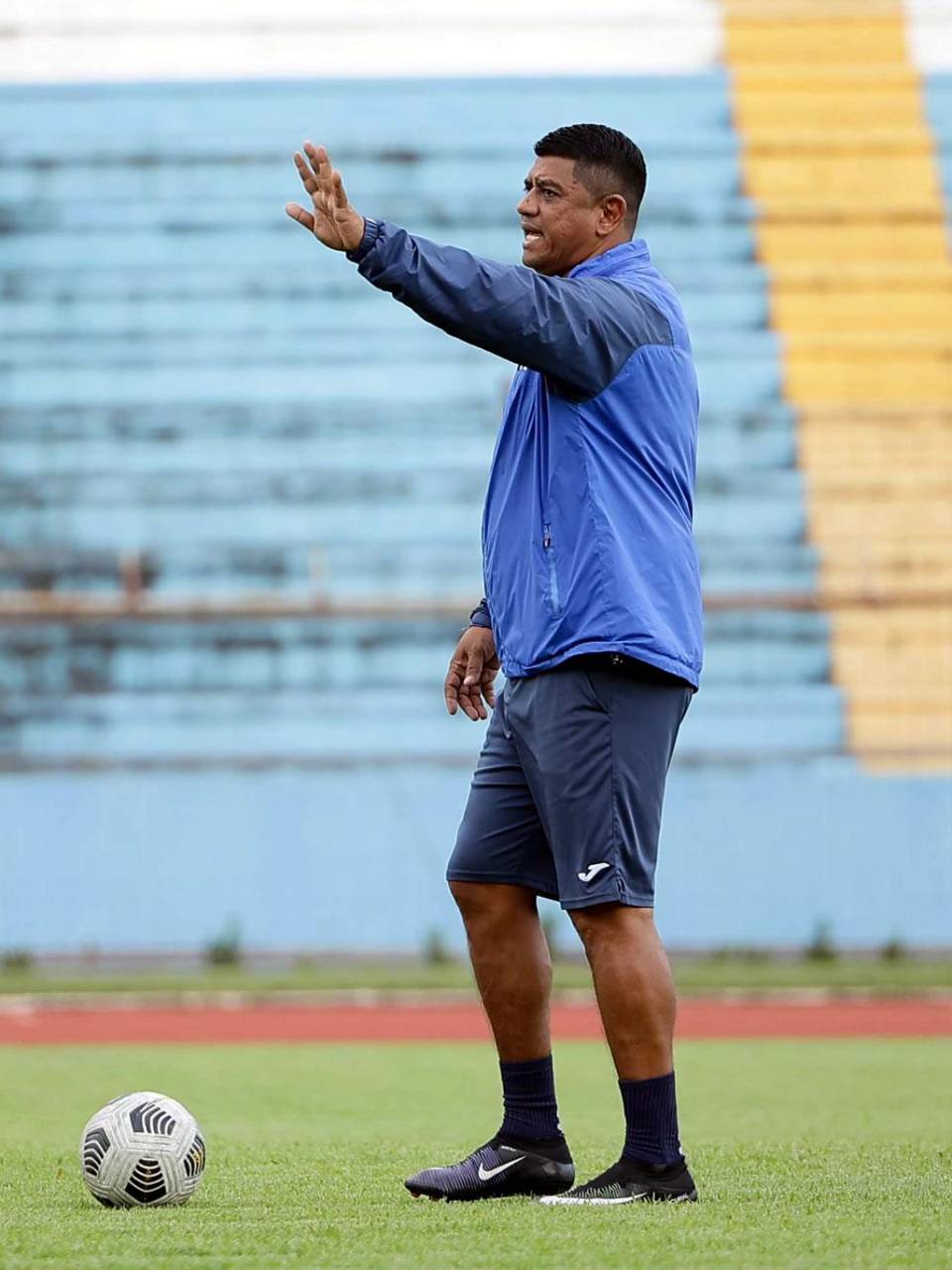 Israel Canales buscará comanda a la Sub-17 de Honduras en busca de la clasificación al Mundial de Perú.