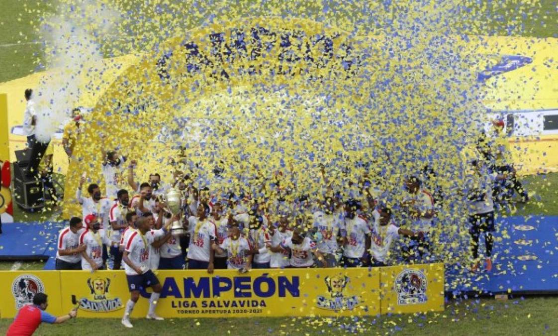 El Olimpia es el bicampeón de Honduras, pero debido a que el próximo inicia el 16 de febrero los jugadores del club albo solamente pudieron disfutar de 10 días de descanso.