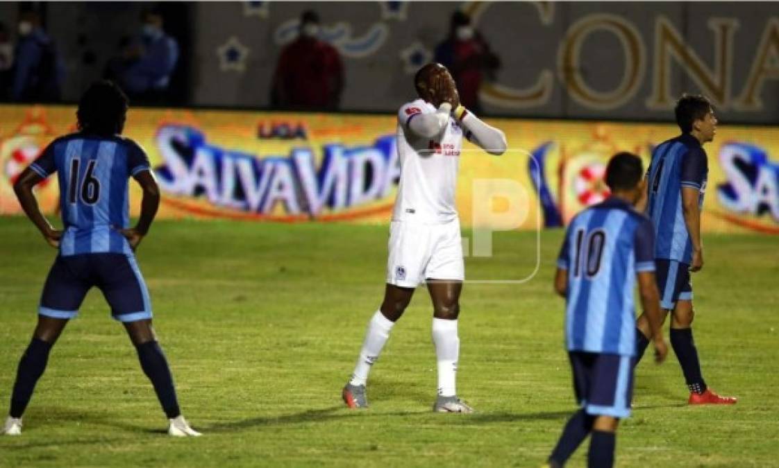 Yustin Arboleda se lamenta tras fallar una ocasión en el empate del Olimpia ante Real de Minas.