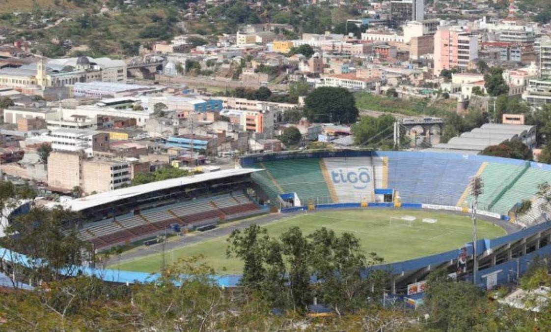 Los preparativos para la toma de posesión del presidente de Honduras, Juan Orlando Hernández, avanzan con las comisiones que están trabajando en el montaje del evento que se desarrollará el próximo sábado 27 de enero. Uno de los temas que no define todavía el presidente reelecto Juan Orlado Hernández es dónde será el evento. Reinaldo Sánchez, presidente del Comité Central del Partido Nacional (CCPN), detalló ayer que hay opiniones en favor y en contra de que el evento de la investidura presidencial se haga en el Estadio Nacional de Tegucigalpa.