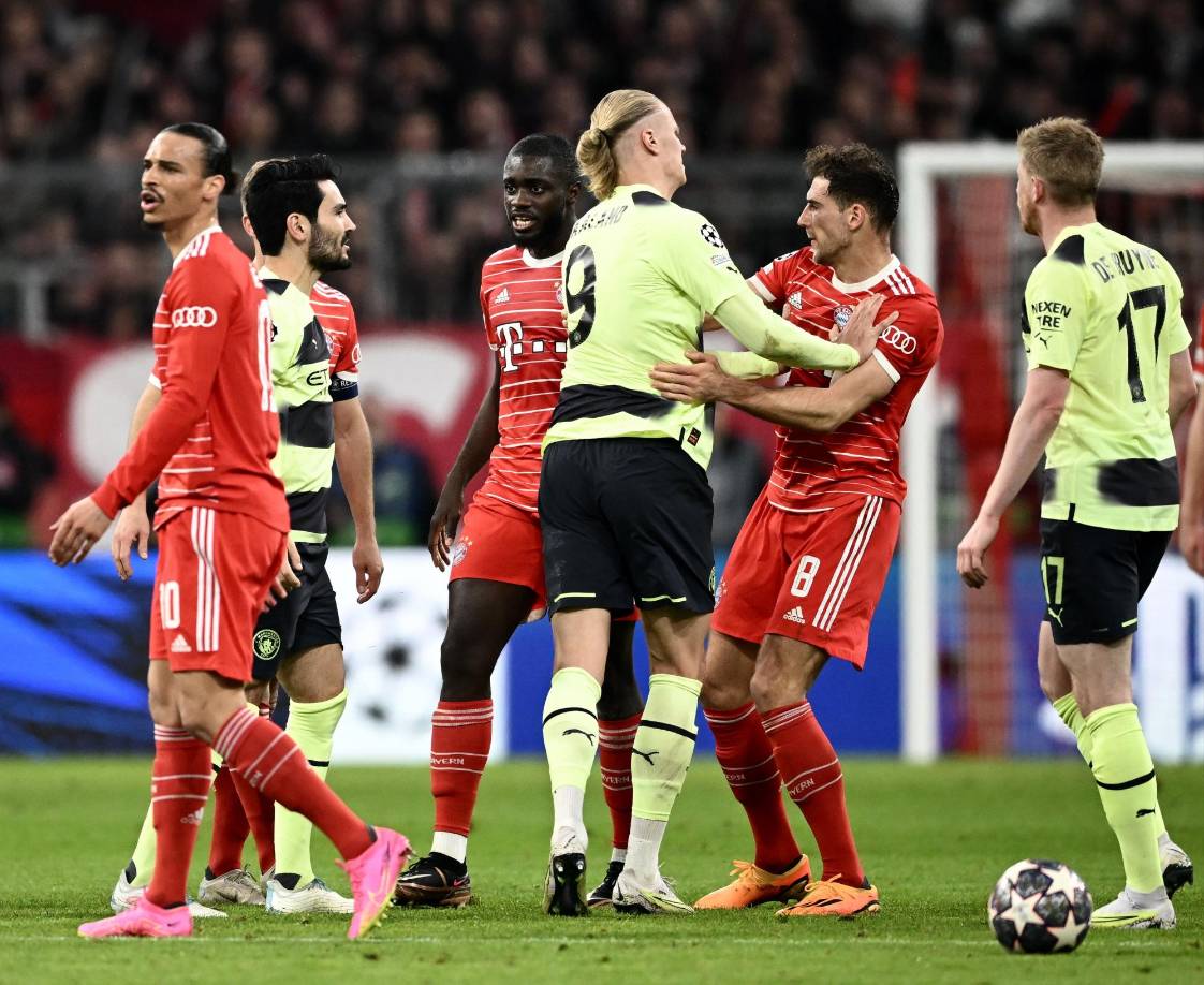 Haaland le dio tremendo empujón a Leon Goretzka .