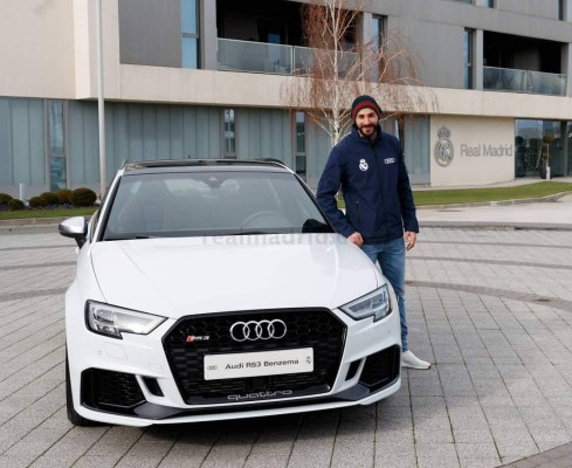 Karim Benzema - El delantero francés se llevó a su casa el Audi RS 3 Sportback TFSI quattro S tronic Blanco Glaciar que tiene un valor de 66.370 euros. Es el más barato.