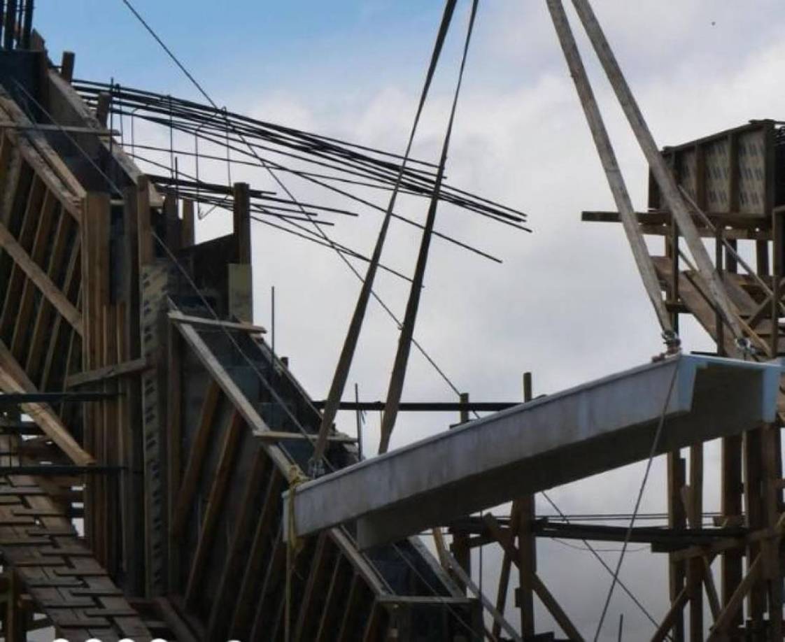 Así es como colocan una a una las nuevas graderías de estadio Nacional Chelato Uclés.