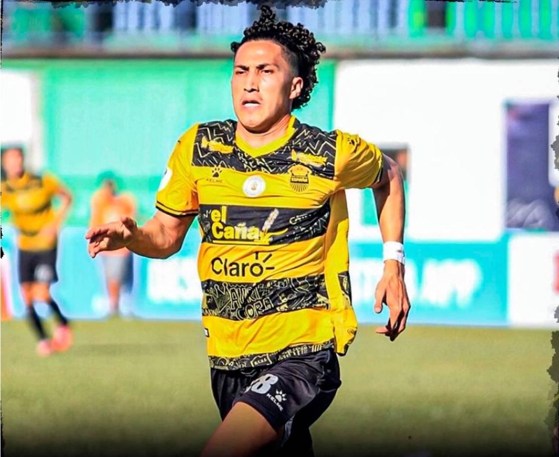 Carlos ‘Chapetilla’ Mejía - Es uno de los futbolistas nacionales con mejor rendimiento en el Real España, que también se ha quedado sin contrato. El lateral, que también juega como volante derecho, estaría siendo tanteado por el Marathón, pues según AS Sports, los verdolagas le habrían presentado una oferta económica superior a lo que percibe en Real España.