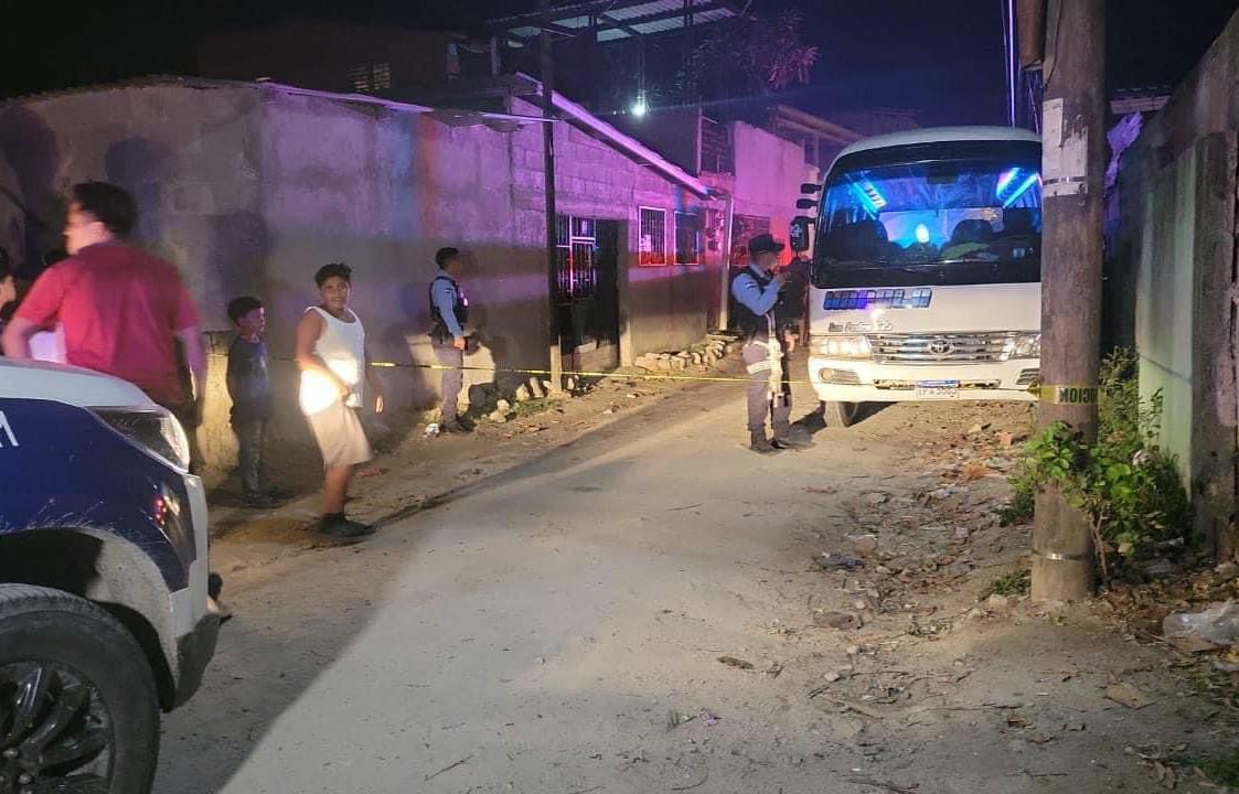 La Policía Nacional acordonó la zona donde fue asesinado el conductor de buses en Choloma.