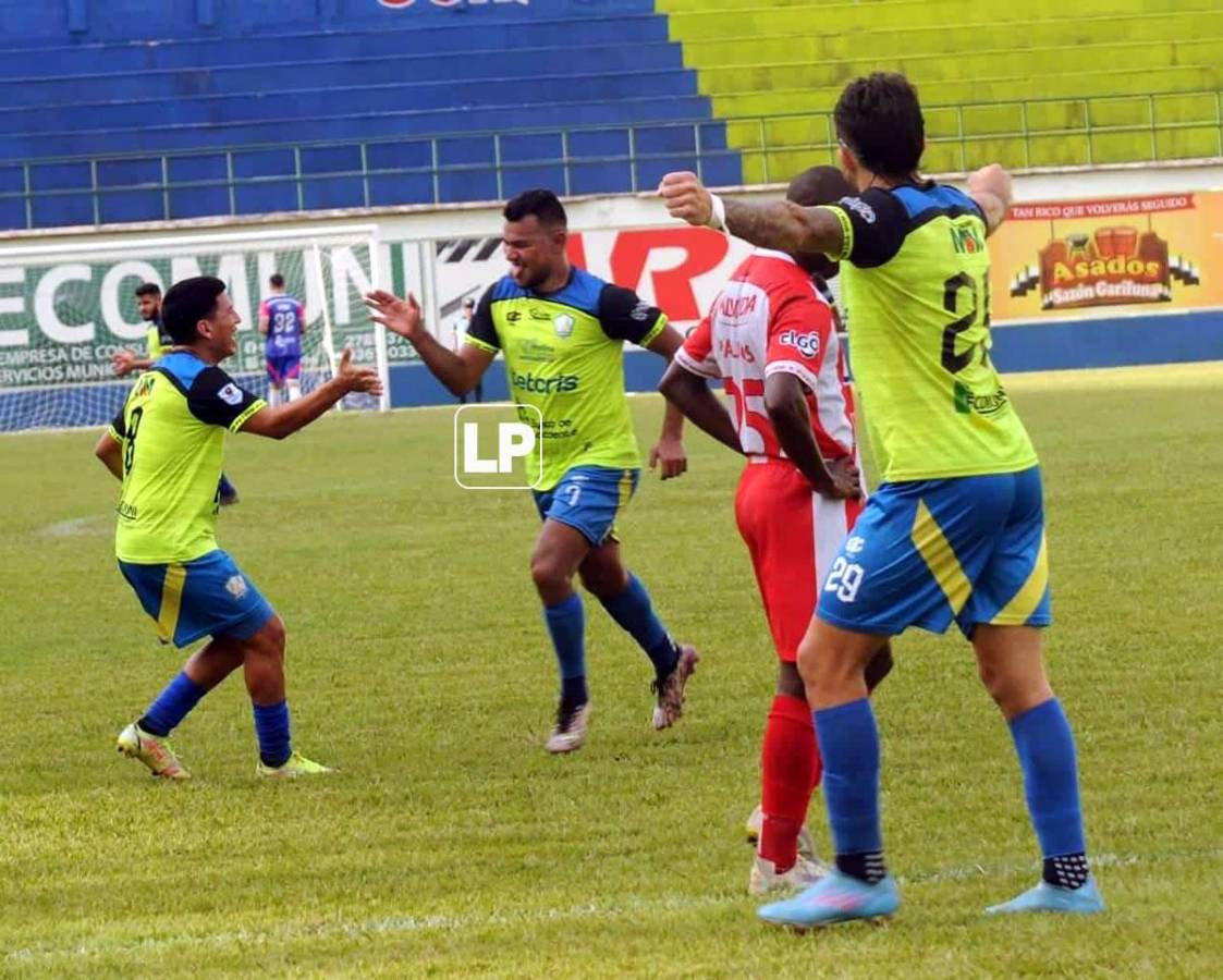 La alegría de Mario Martínez luego de su gol para la remontada de los Potros.