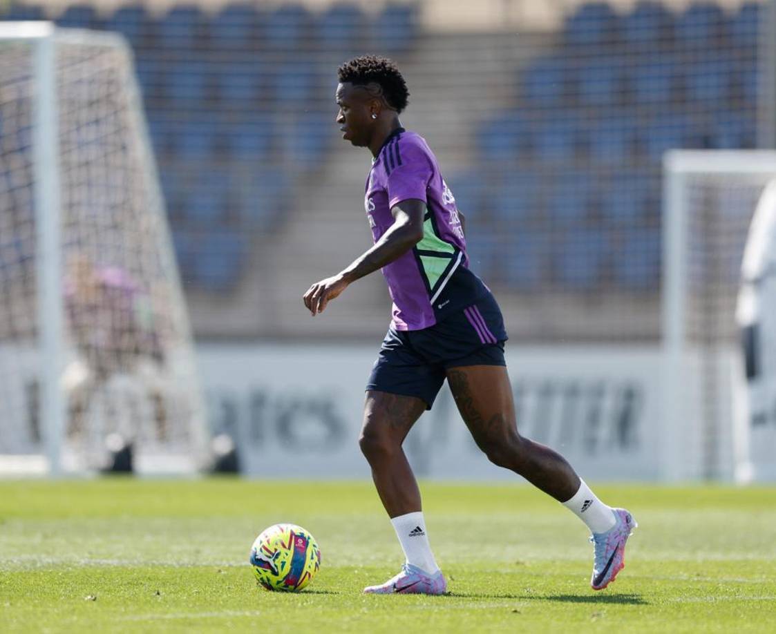 En Real Madrid no quieren saber nada con una salida del brasileño, que ha recibido el apoyo de leyendas como Roberto Carlos, Ronaldo Nazario, Kylian Mbappé y hasta de Lula, el actual presidente de Brasil.