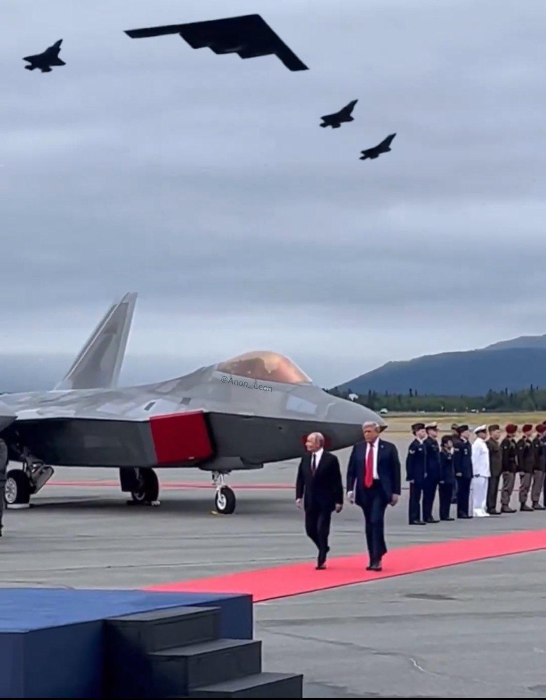 Trump exhibe el poderío militar de EEUU con bombarderos B-2 y cazas ante Putin