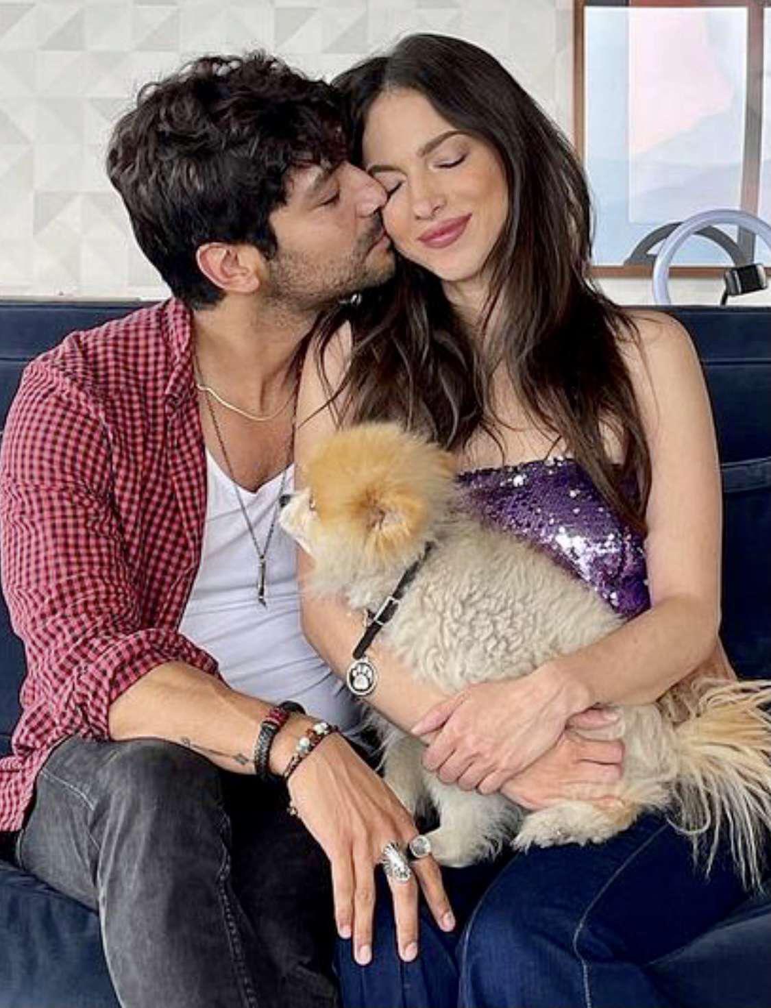 La cantante Paty Cantú se casó vestida de verde