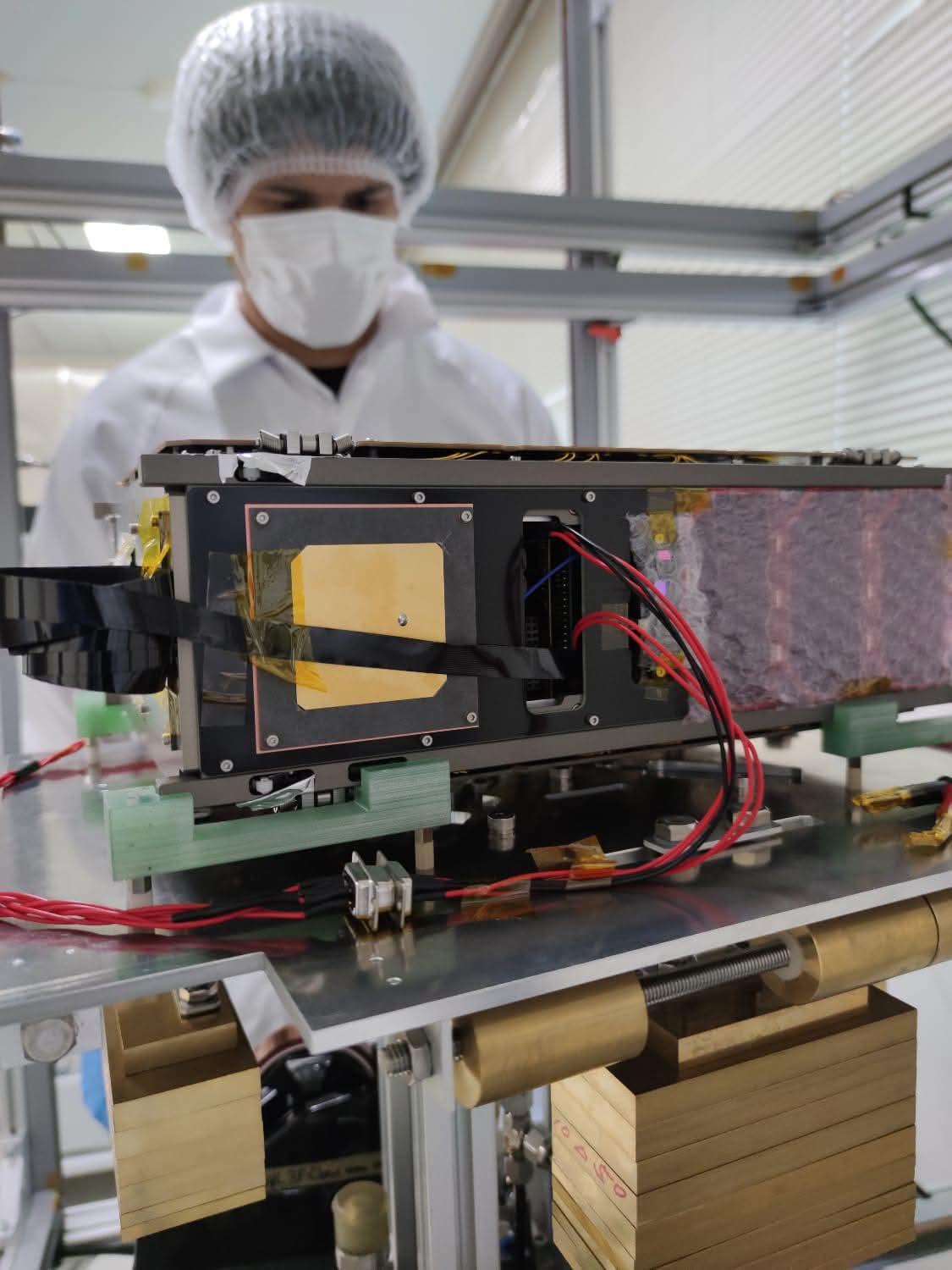 Honduras logra anodizado de grado espacial para el Satélite Morazán