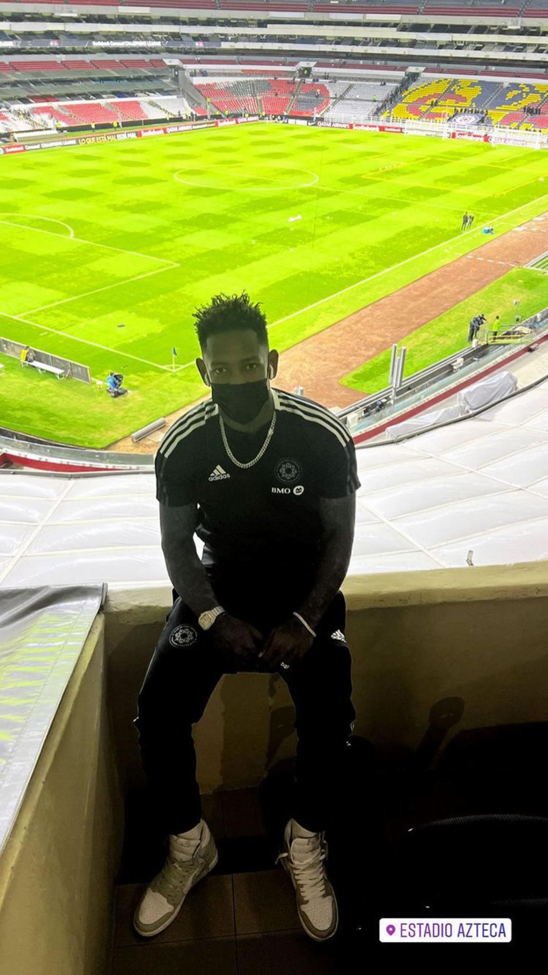 Romell Quioto en el estadio Azteca de México.