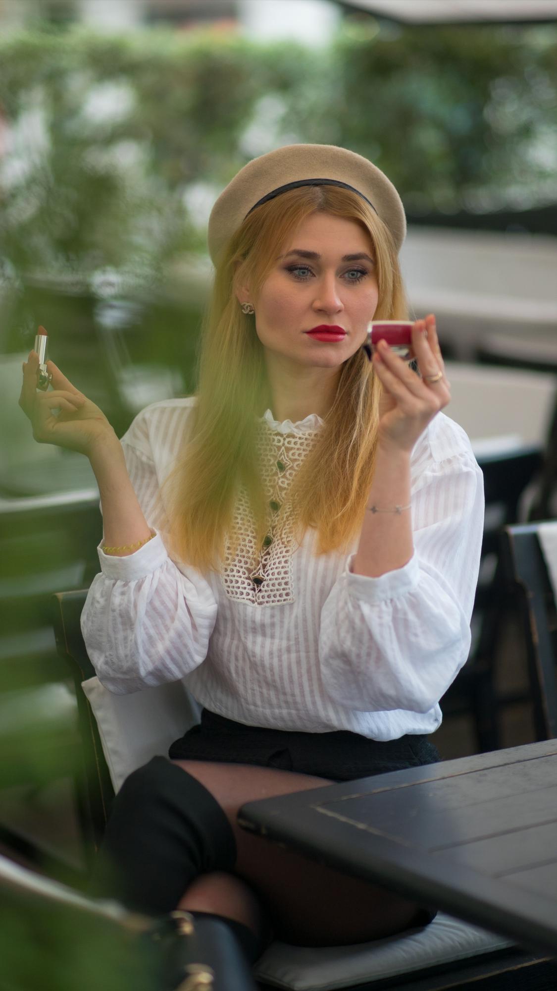 ¿Vanidad o baja autoestima?: razones por las que algunas mujeres no salen sin pintarse los labios