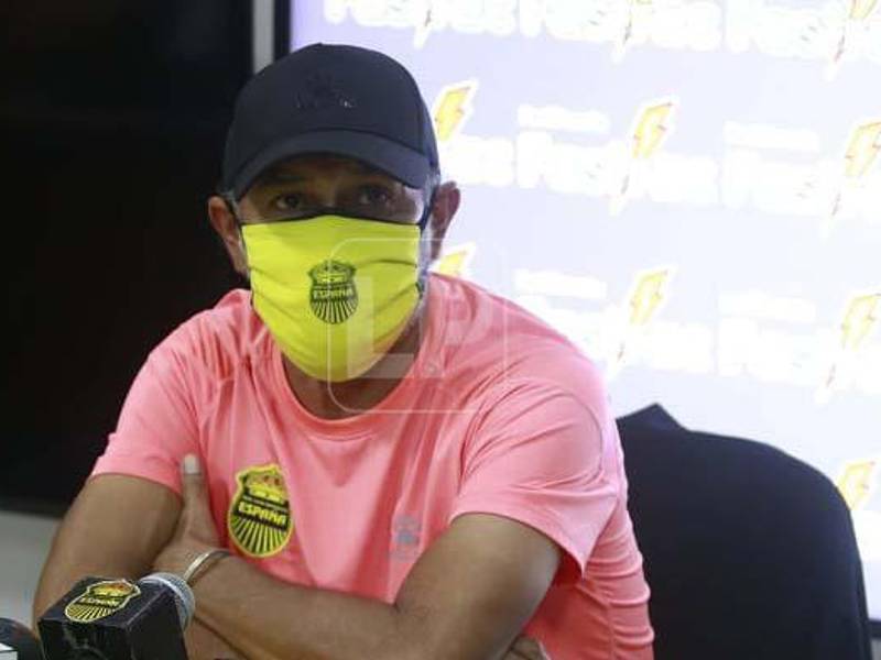 “Potro” Gutiérrez durante la rueda de prensa brindada este martes.