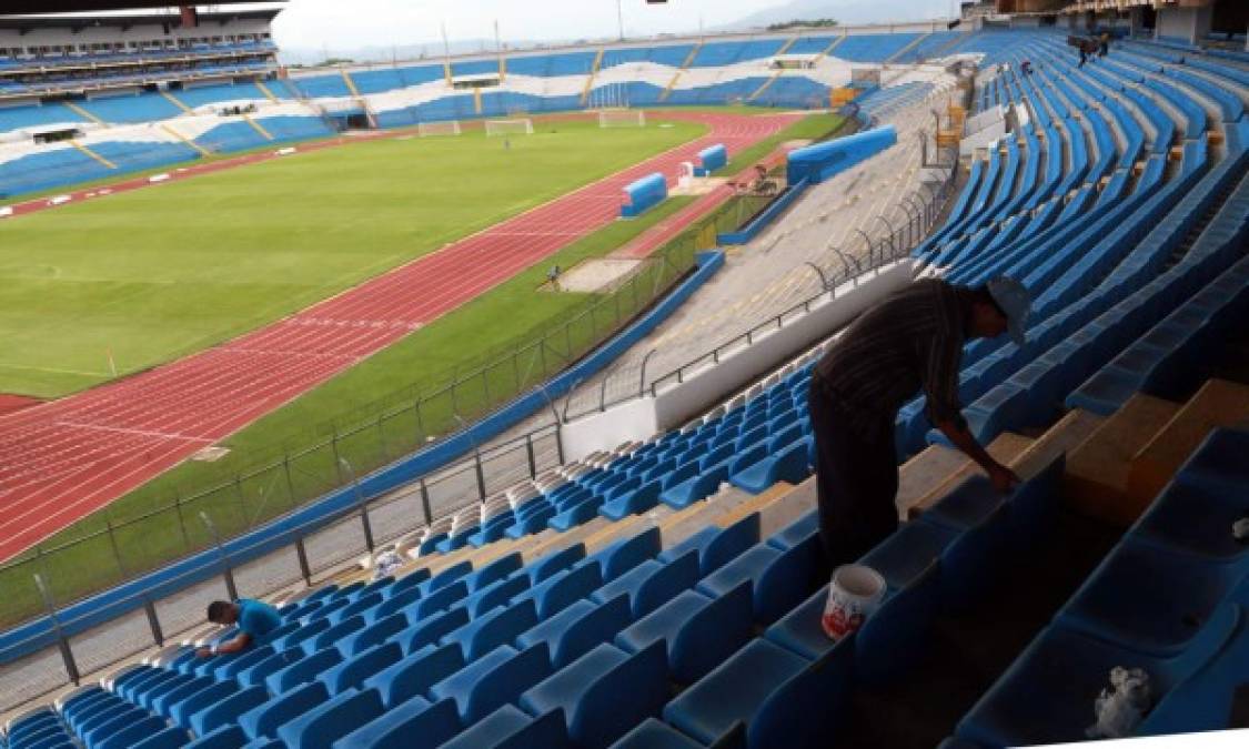 Bien pintadas y enumeradas están las sillas del estadio Olímpico.