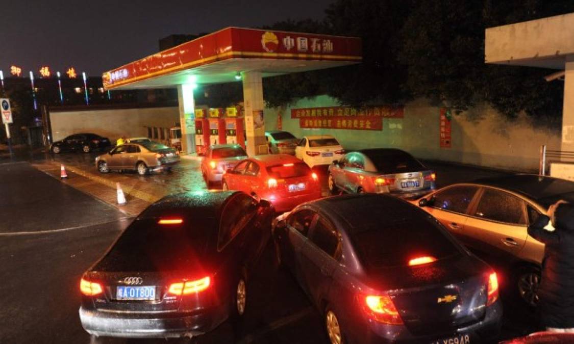 China, cuyo principal proveedor de petróleo es el reino, vio subir el precio del barril de 'light sweet crude' (WTI) para entrega en octubre unos 5,38 dólares, un 9,81%, hasta situarse en 60,23 dólares en los intercambios electrónicos en Asia.