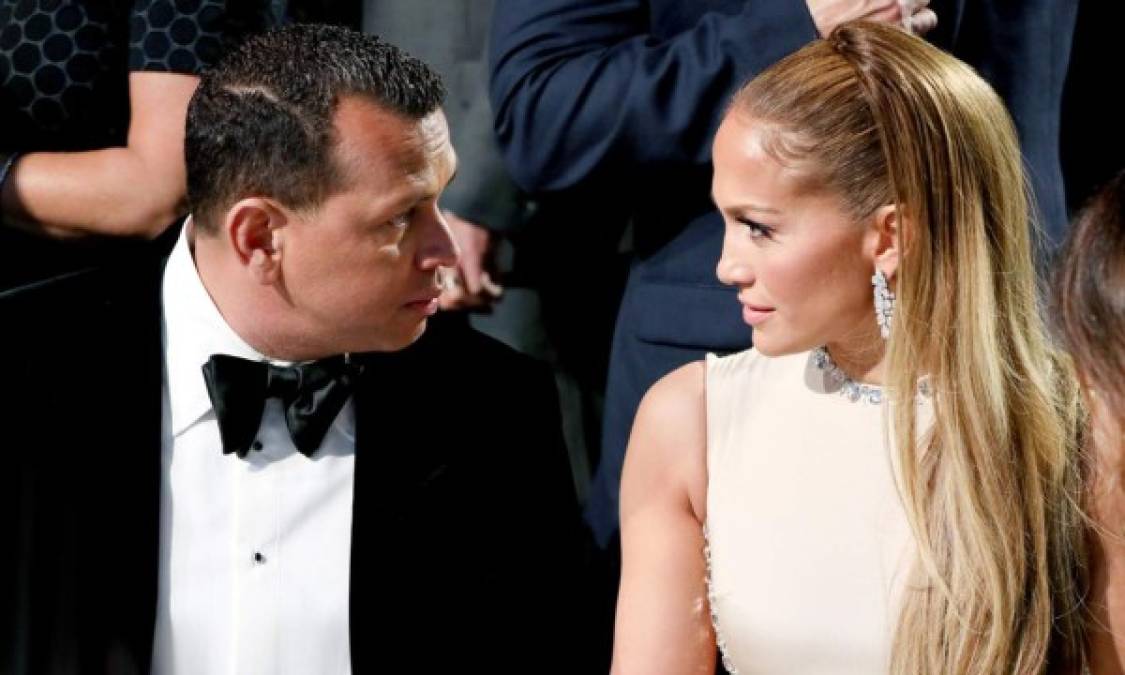 Salta a la vista que Alex Rodriguez no quiere perder el tiempo lamentándose tras el final de su compromiso matrimonial con Jennifer Lopez y prefiere dedicar su tiempo a ponerse en forma o disfrutando de una cita como la que habría mantenido con una atractiva rubia recientemente.