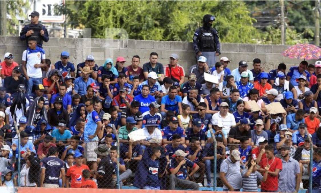 Gran cantidad de aficionados del Motagua asistieron al estadio de Danlí.