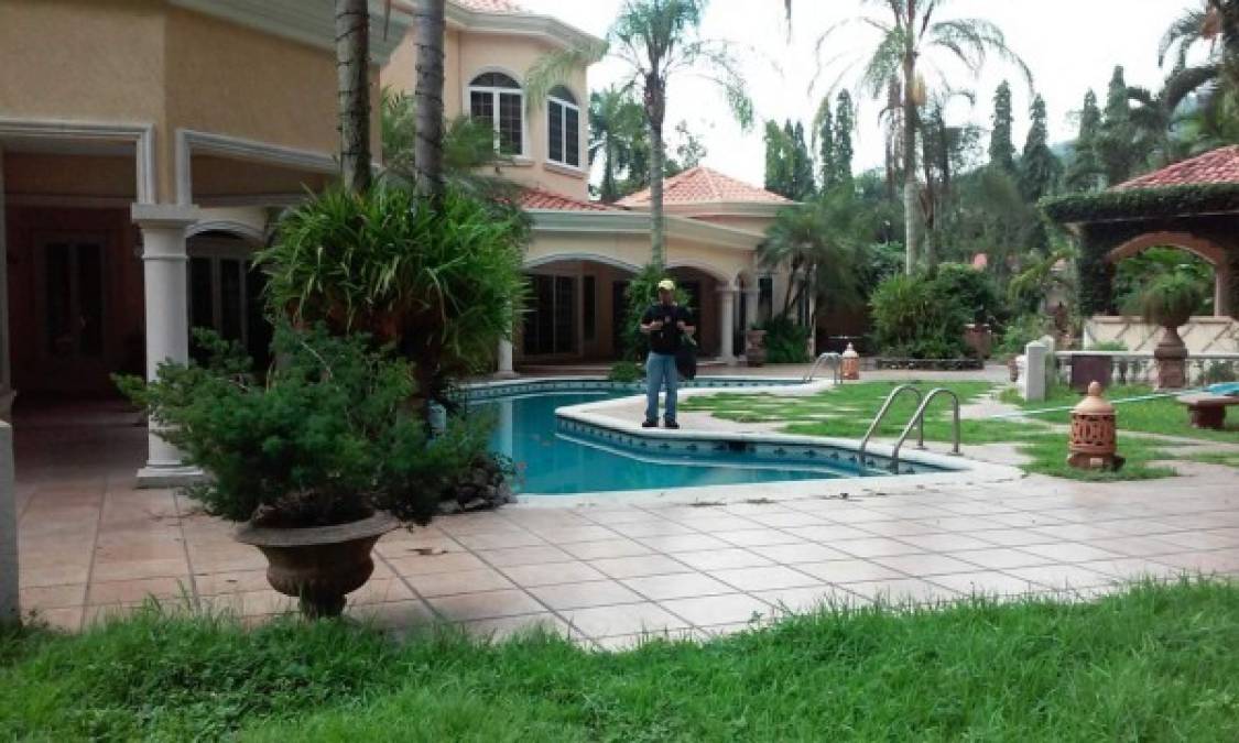 La piscina de la casa de Yankel Rosenthal en San Pedro Sula.