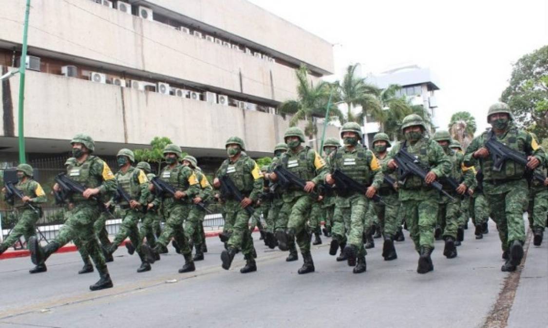 México envió cientos de agentes migratorios, efectivos del ejército y de la Guardia Nacional a la frontera sur del país con el fin de bloquear el paso de migrantes centroamericanos para frenar la crisis fronteriza en Estados Unidos.