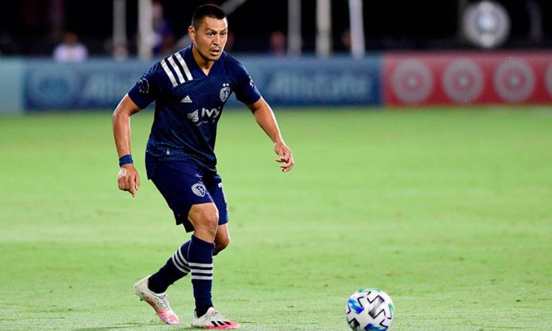 Roger Espinoza, del Sporting Kansas City, negocia con la directiva hasta encontrar un acuerdo de extensión contractual. Todo apunta a que continuará en el club de la MLS. 