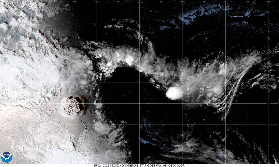 Desde la violenta erupción del volcán submarino Hunga Tonga Hunga Ha’apai, que duró unos ocho minutos y pudo verse desde el espacio, registrada alrededor de las 17.20 hora local del sábado (4.20 GMT), las noticias procedentes de Tonga son escasas.