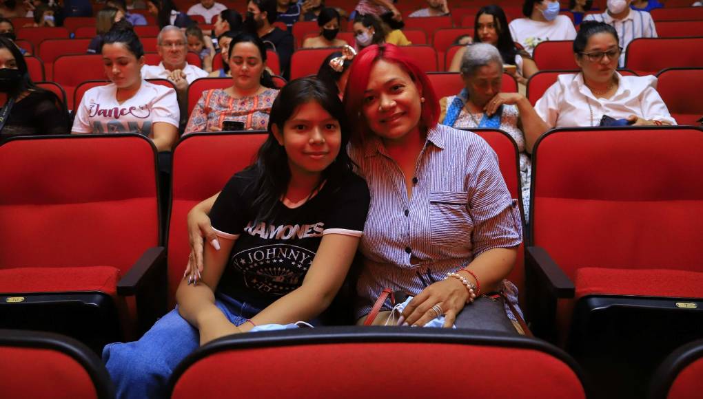 Anna Flores y Ana Bessy Artica