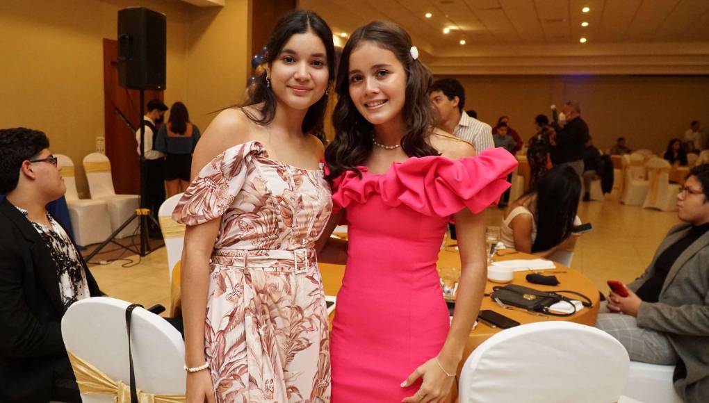 Pía Vallecillo y Emily Chávez