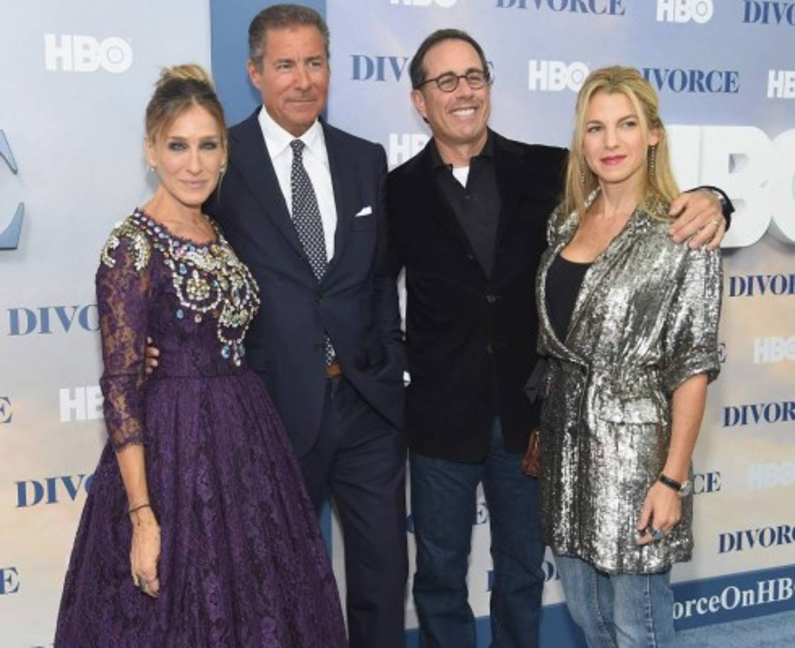 Cuando él le da la espalda Frances hace furiosa una señal obscena y con ese simple gesto Parker deja a Carrie Bradshaw muy atrás.