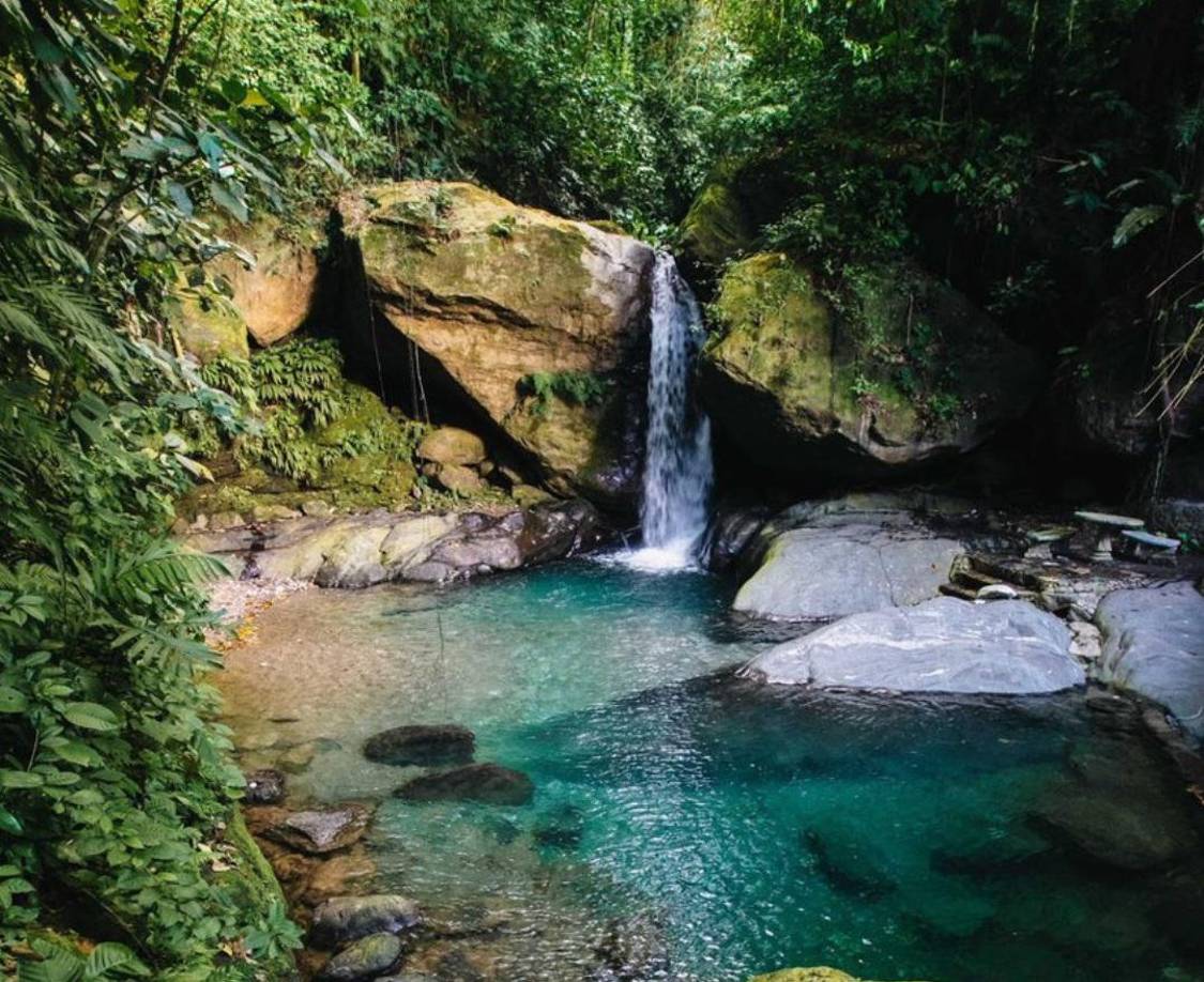 Rawacala Rainforest Adventure Eco Park es un espectacular sitio turístico en el norte de Honduras. La palabra Rawacala está formada por las siglas de rainforest, waterfall, canopy &amp; landscape, (selva, cascada, canopy y paisaje).