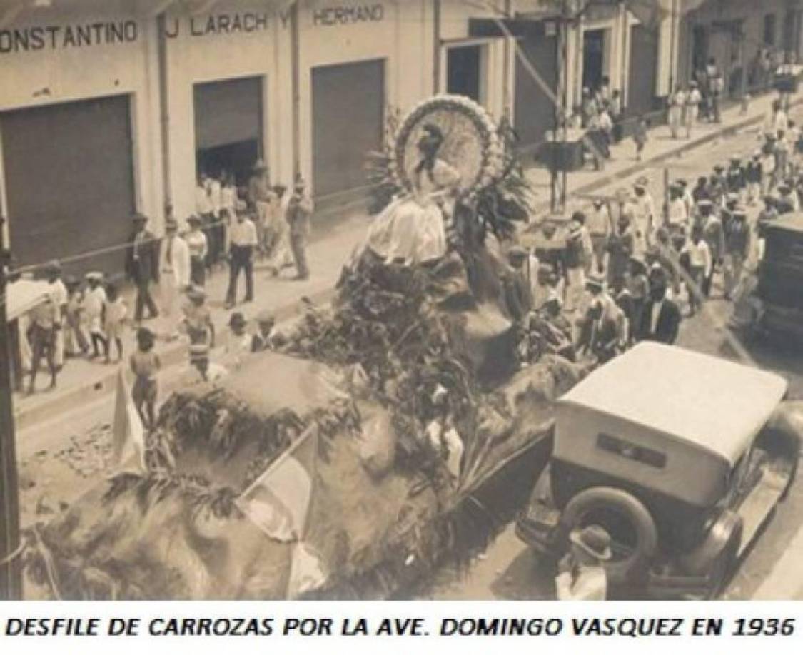 Esta foto permite apreciar las carrozas, los carruajes y la forma de vestir de los sampedranos en 1936.