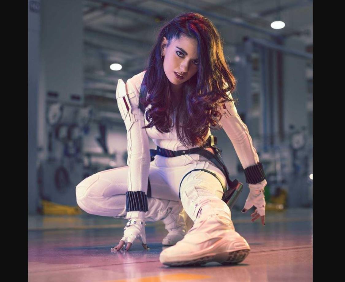 “Mis números de Instagram se dispararon prácticamente de la noche a la mañana. Entonces, la pregunta es, ¿qué se hace con una audiencia más amplia? Mi misión este año es triple. Como alguien que luchó contra una discapacidad de aprendizaje en la escuela y encontró mi confianza a través de las artes, encontré formas creativas de ayudarme a mí misma y finalmente me gradué con honores. Ahora soy profesora voluntaria de arte infantil para la Bahrain Trust Foundation, porque muchos artistas jóvenes luchan con materias de pensamiento lineal en la escuela, como matemáticas, como lo hice yo. Quiero atraparlos temprano y darles también esas primeras victorias”, dijo Lujane Yacoub luego de ser coronada como Miss Universo Bahrain.