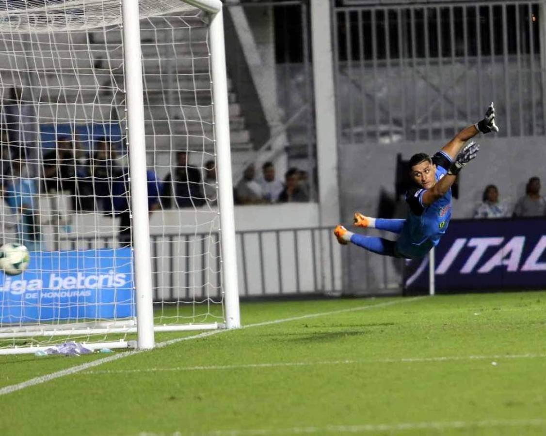 La volada estéril de Harold Fonseca en el golazo de Carlos Argueta.