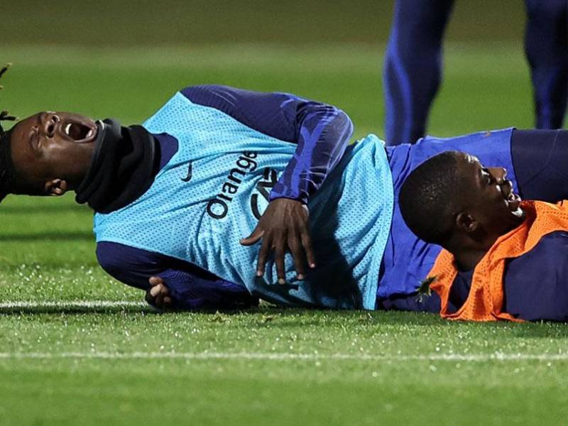 Momento donde Camavinga se queja del dolor tras el encontronazo con Dembélé.